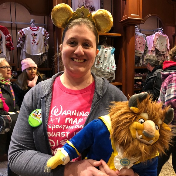 Profile Picture of Lauren Chumley (@laurenchum) on Poshmark