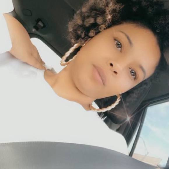 Profile Picture of Dannielle Denise (@4u2env617) on Poshmark