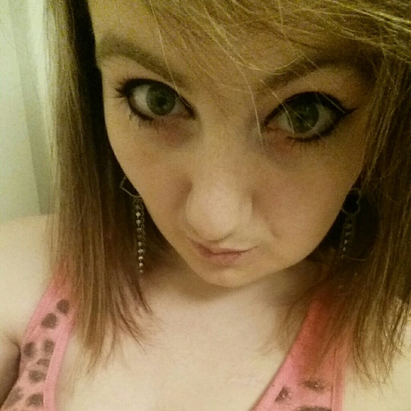 Profile Picture of Brianne Gaddy (@brianneyboo) on Poshmark