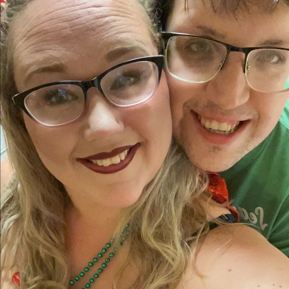 Profile Picture of Naomi Dickenson (@nomi61121) on Poshmark