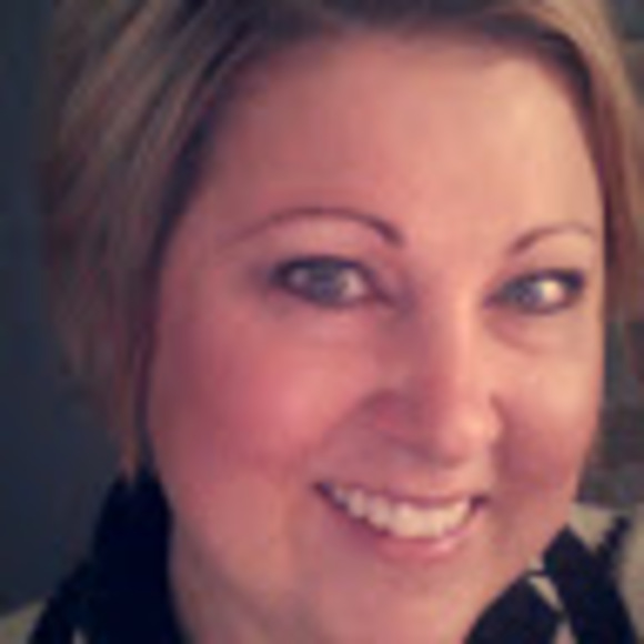 Profile Picture of Anne Moericke (@amoericke) on Poshmark