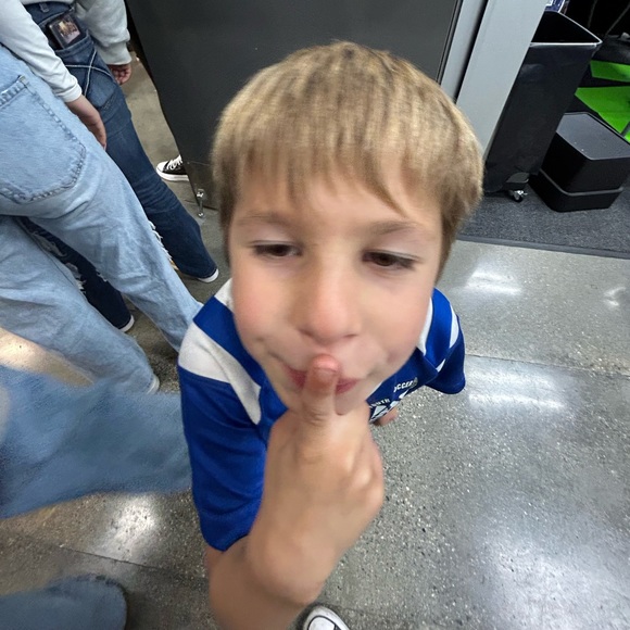 Profile Picture of Sophia Munhall (@sophiamuny27) on Poshmark