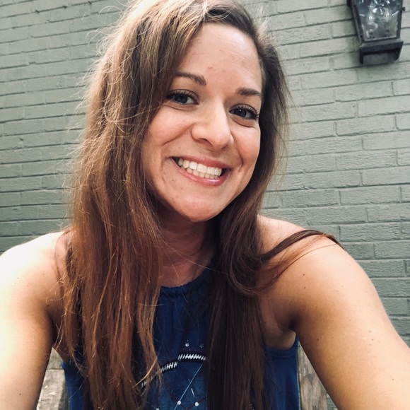 Profile Picture of Nicole Livaditis (@nicoleatlanta) on Poshmark