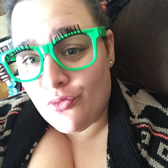 Profile Picture of Megan Mohr (@meganmohr2) on Poshmark