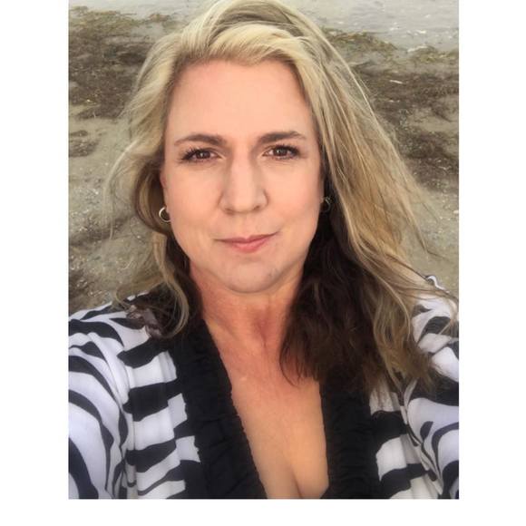 Profile Picture of Kitty Rushing (@kittyrushing) on Poshmark