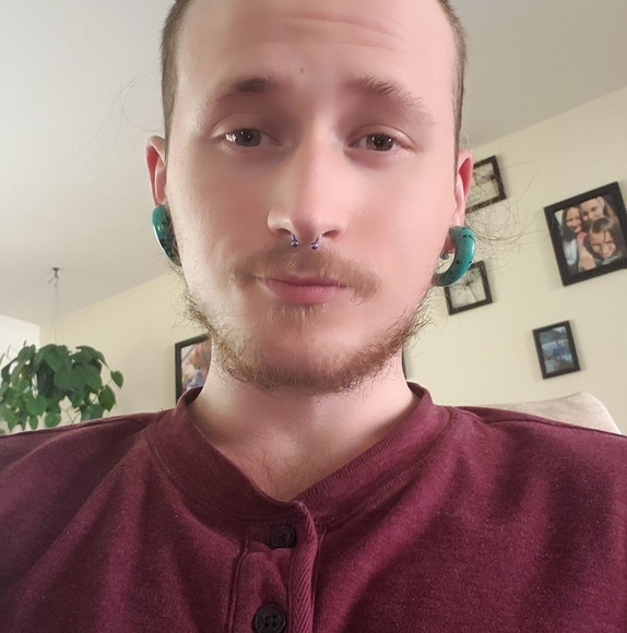 Profile Picture of Tristan Daniels (@paerbear001) on Poshmark