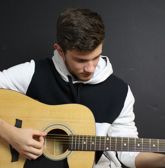 Profile Picture of Thiago Andrade (@thiago_andrade) on Poshmark