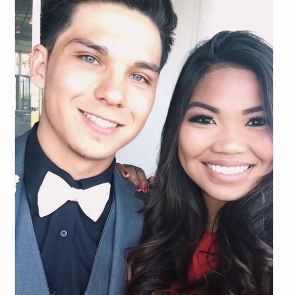 Profile Picture of Alixe Karyle (@alixekaryle) on Poshmark