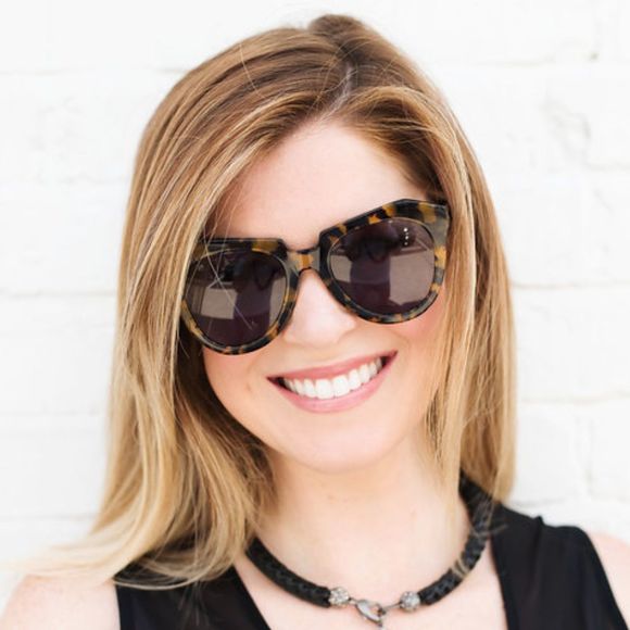 Profile Picture of Molly Gravitt (@mollyjanedesign) on Poshmark