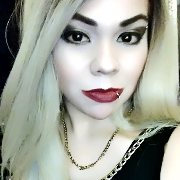 Profile Picture of Michelle Cavazos (@chelle96987) on Poshmark