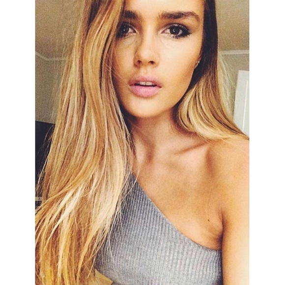 Profile Picture of Alexa Dunn (@adunny18) on Poshmark