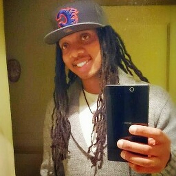 Profile Picture of Robert Coleman (@eeazy52) on Poshmark