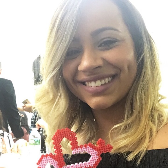 Profile Picture of Rafaella Perpetuo (@raffaperpetuo) on Poshmark