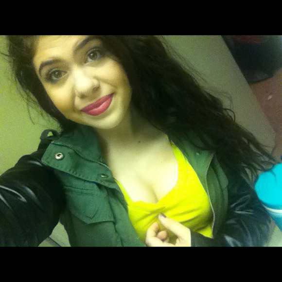 Mia Manteris - Poshmark Profile Picture of Mia Manteris (@miaaalovely) on Poshmark