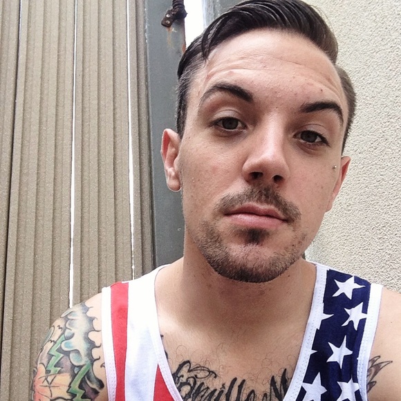 Profile Picture of Kevin Mathis (@coldkevin) on Poshmark