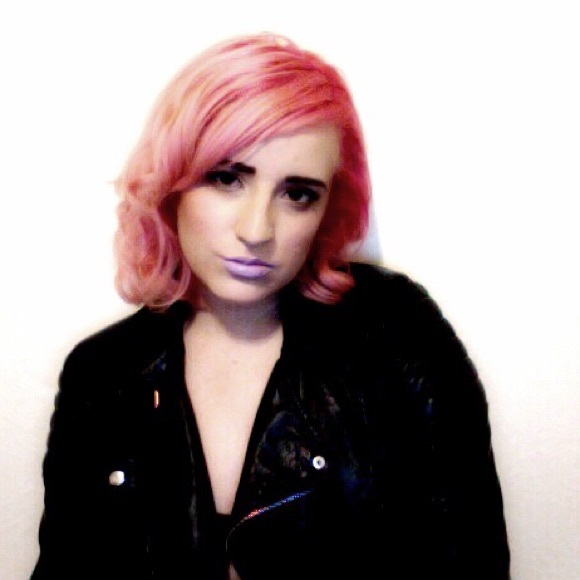 Profile Picture of Sterling Blake (@sterlingblake) on Poshmark