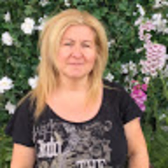 Profile Picture of Michelle Laybourn (@mitchheck1) on Poshmark