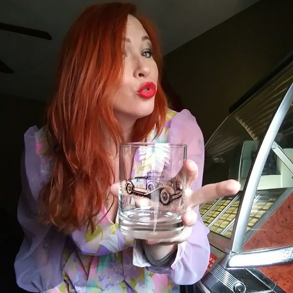 Profile Picture of Amanda Buffery (@amandablucky13) on Poshmark