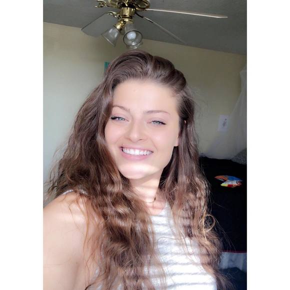 Profile Picture of Hannah Scudder (@hscudd00) on Poshmark