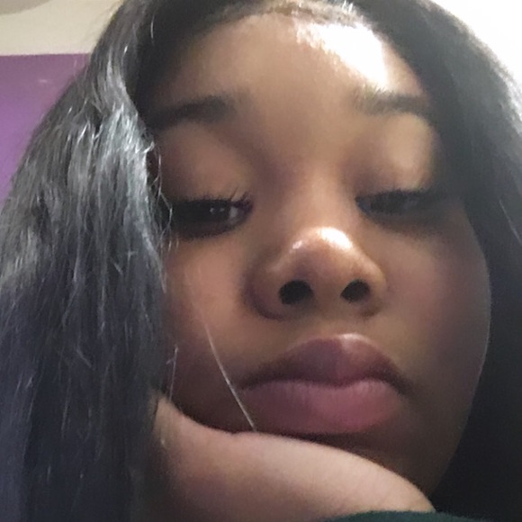 Profile Picture of Niya Consolvo (@niyashyleese) on Poshmark