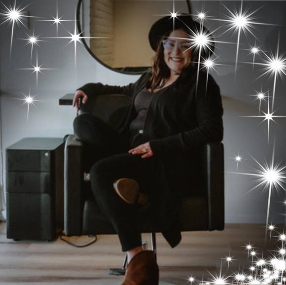 Profile Picture of Evonne Luna (@moonmom85) on Poshmark
