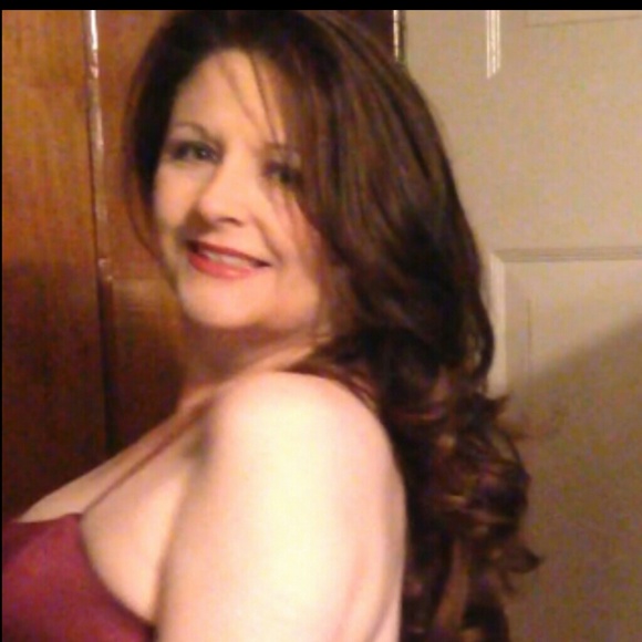 Profile Picture of Donna Mcgill (@donnamc68) on Poshmark