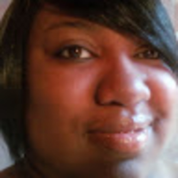 Profile Picture of Lashonnah Gaitor (@lashonnahgaitor) on Poshmark