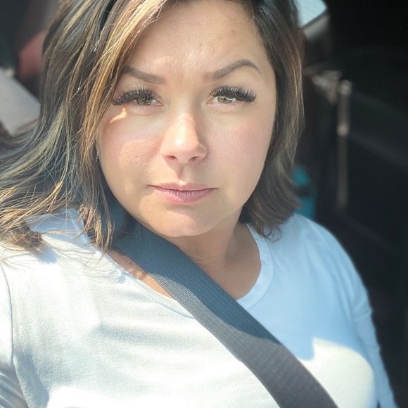 Profile Picture of Crystal Fedder (@fedder2014) on Poshmark