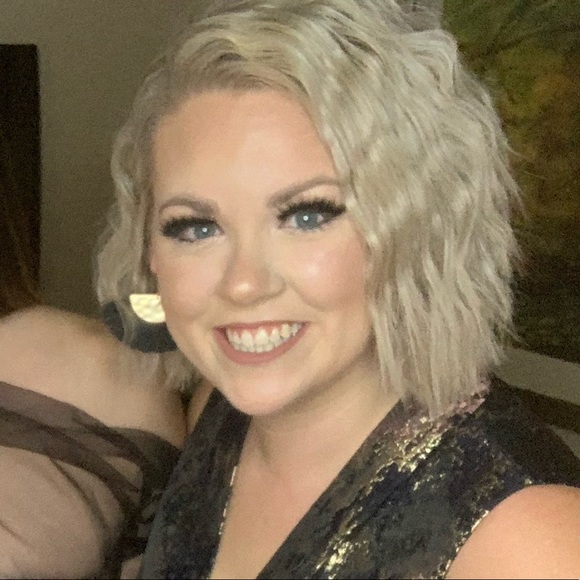 Profile Picture of Marsha Chavez (@marshachavez) on Poshmark