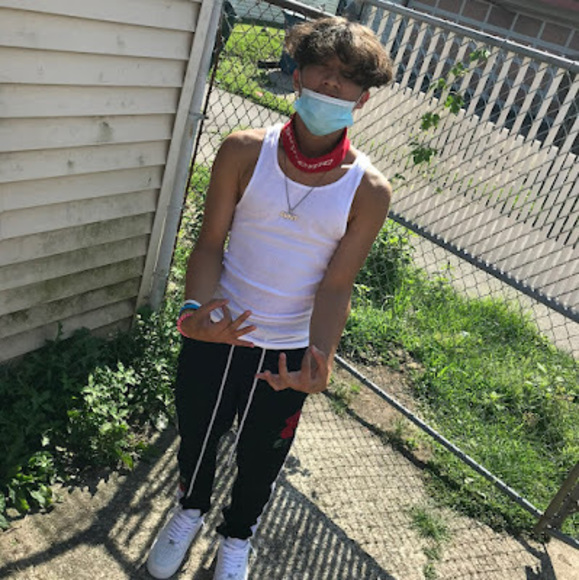 Profile Picture of Kristopher Walker (@kristopherwa627) on Poshmark