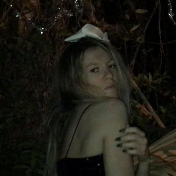 Profile Picture of Ashley Kemper (@ashmariekemper) on Poshmark