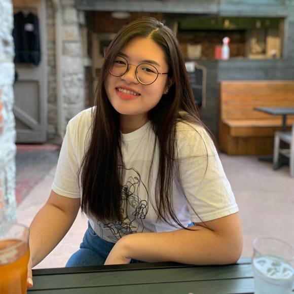 Profile Picture of Tiffany Li (@1254147582) on Poshmark