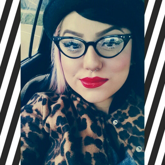 Profile Picture of Crystal Barrientos (@lexsmommy15) on Poshmark