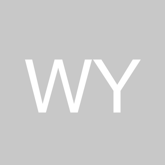 Profile Picture of Wendy Yang (@wendyyang844) on Poshmark