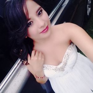 Profile Picture of Carina Flores (@carinaflores03) on Twitter