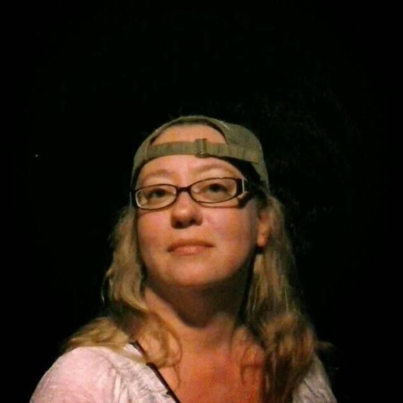 Profile Picture of Lori Acker (@fudgemuker) on Poshmark