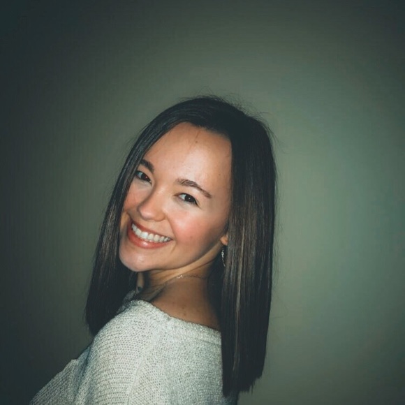 Profile Picture of Bailey Wolfe (@baileyywolfee) on Poshmark