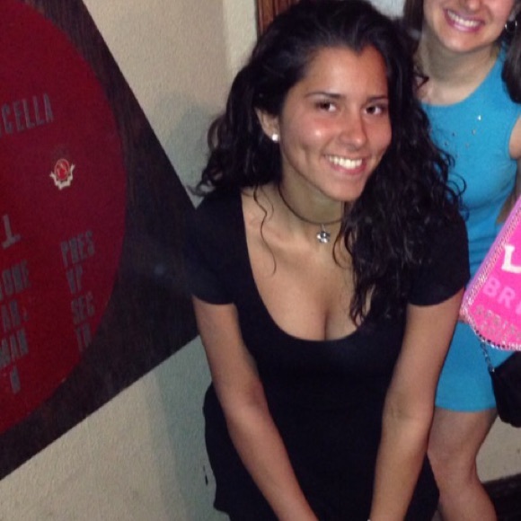 Profile Picture of Brienna Virola (@bvirola) on Poshmark