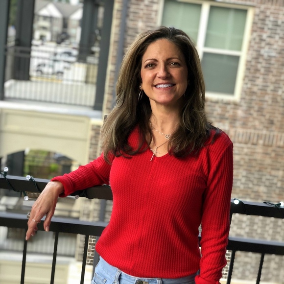 Profile Picture of Becky Berrill (@beauty1231) on Poshmark