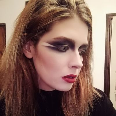 Profile Picture of Lara Lily (@LaraLily2) on Twitter