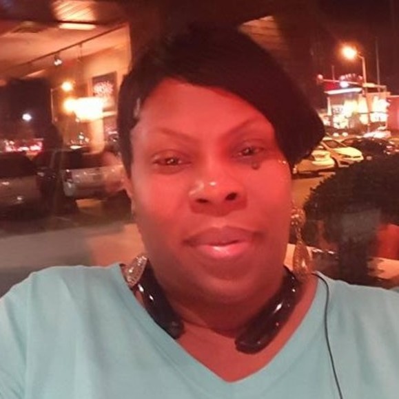 Profile Picture of Lakishia Davis (@rent1022) on Poshmark