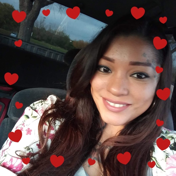 Profile Picture of Stephanie Guerrero (@19stephg83) on Poshmark