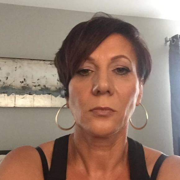 Teresa Rzeszuto - Poshmark Profile Picture of Teresa Rzeszuto (@trzeszuti) on Poshmark