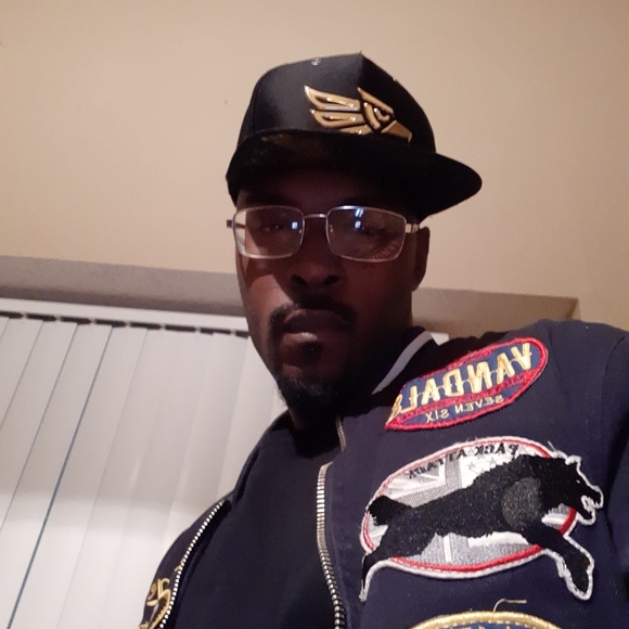 Profile Picture of Carlos Powell (@carlitopowell6) on Poshmark