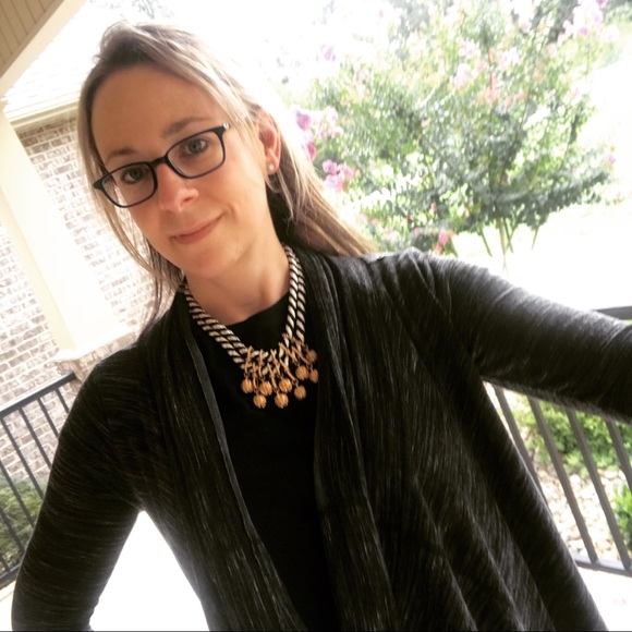 Profile Picture of Lisa Fournier (@lfin12) on Poshmark