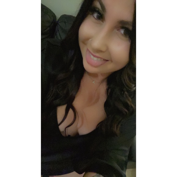 Profile Picture of Alyssa Mcgrath (@lyssanicole75) on Poshmark