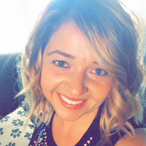 Profile Picture of Amanda Lauridsen (@savvvvyshopper) on Poshmark