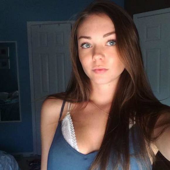 Profile Picture of Kristen Dusome (@kristendusome) on Poshmark