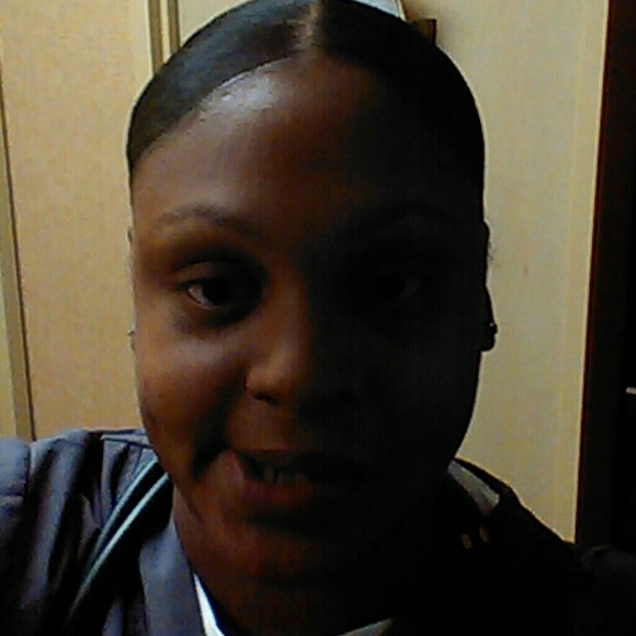 Profile Picture of Cindy Browne (@cinb) on Poshmark