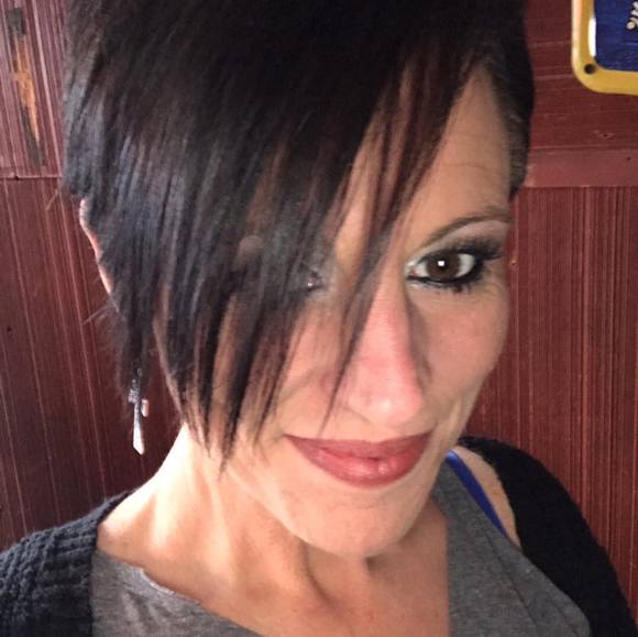 Profile Picture of Andrea Frayer (@andrea3570) on Poshmark